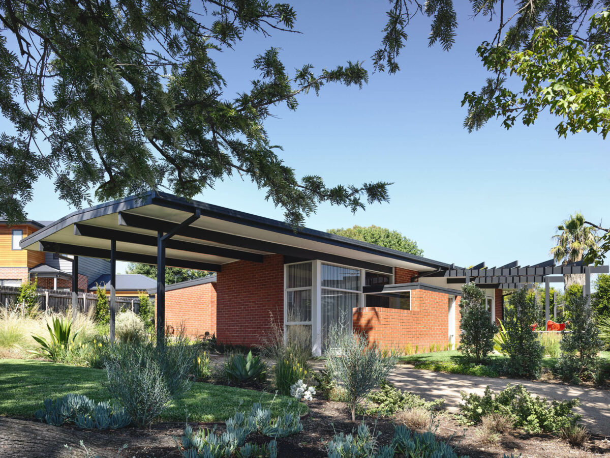 Frankston-Mid-Century-Modern_MRTN_00.jpg