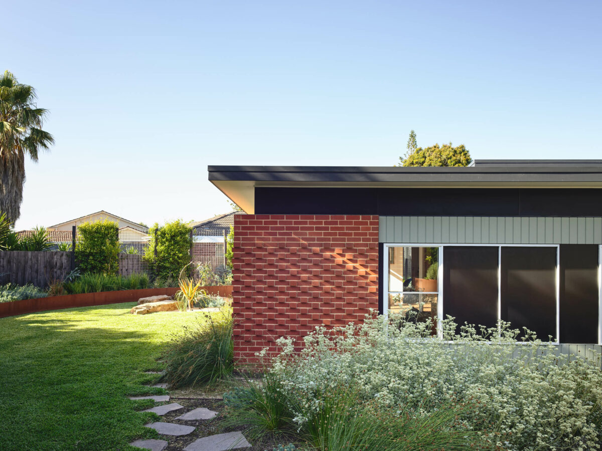 Frankston-Mid-Century-Modern_MRTN_XX.jpg
